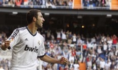 开云官网-三分雨落绿茵场，美加墨之夜，库里用篮球智慧解读足球脉搏