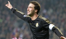 开云体育APP下载-冷面刺客，德罗赞用致命一击打破热火强硬神话