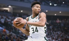 开云APP-关于湖人碾压雄鹿，字母哥状态火热的信息