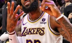 开云体育中国-篮球明星詹姆斯否认退役传闻的简单介绍