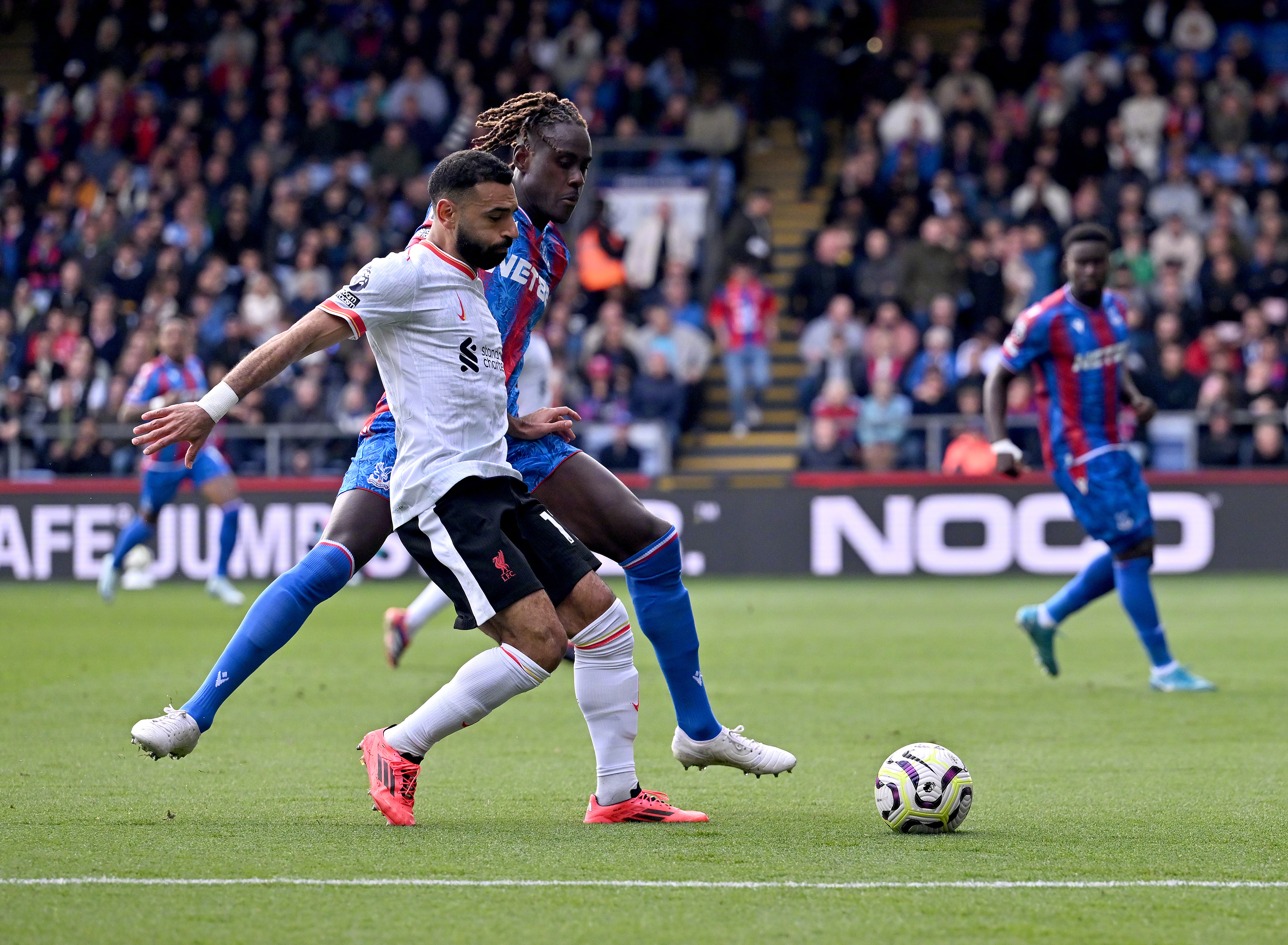 利物浦客场惨败,遭遇逆转出局 利物浦客场惨败,遭遇逆转出局