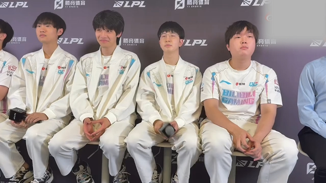 JDG险胜EG，Elk团战一打五顶尖较量淘汰赛，成为赛场最大亮点