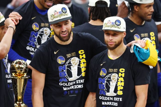 勇士队宣布乔丹加盟,稳定内线实力备战新赛季 勇士队宣布乔丹加盟,稳定内线实力备战新赛季