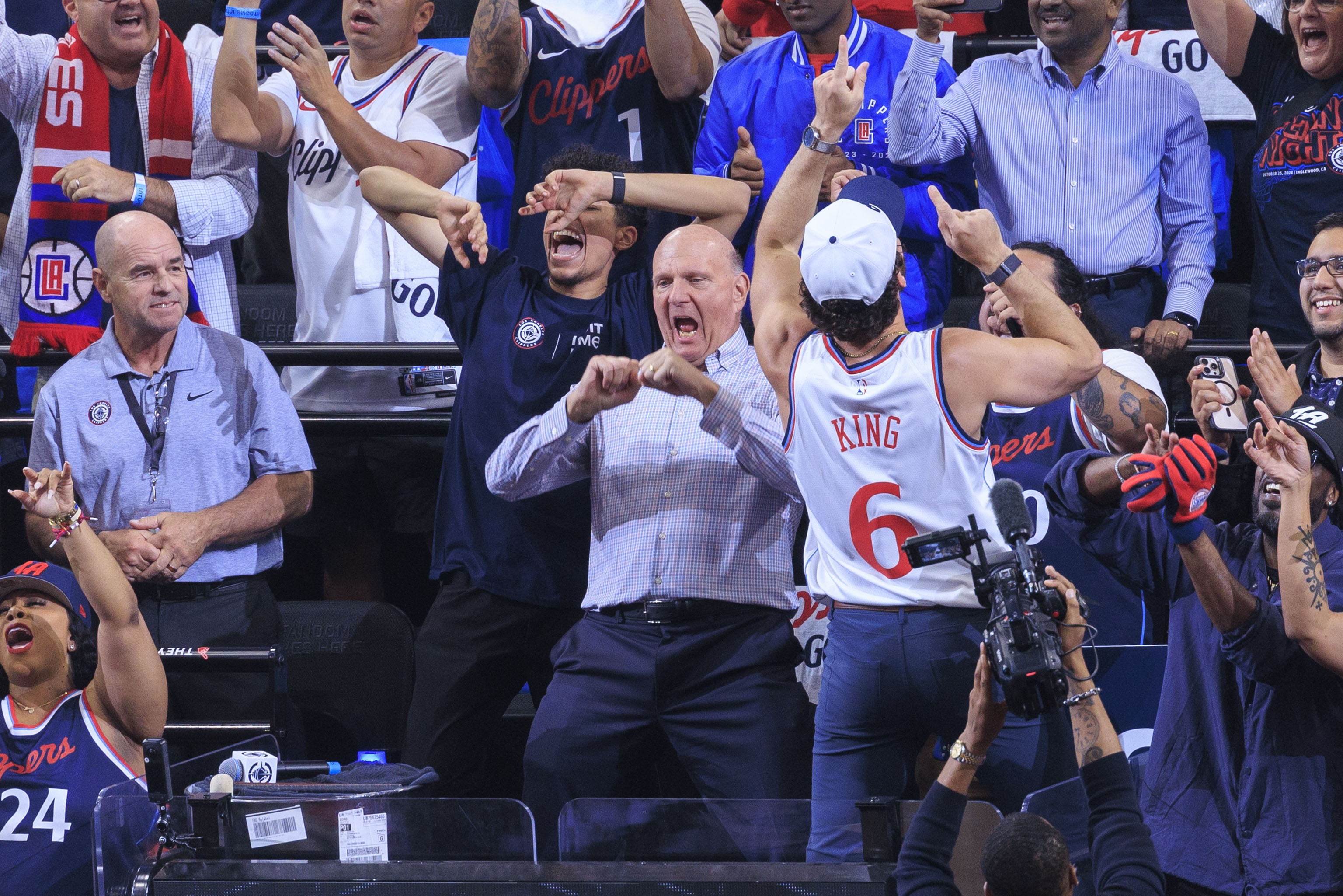 勇士再胜快船，取得总决赛开门红