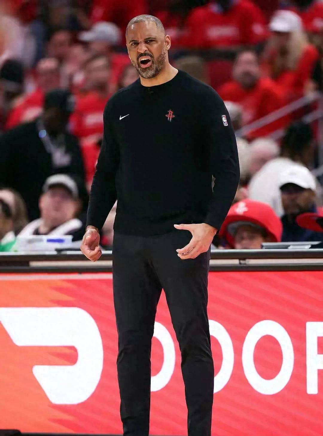 火箭换帅，战绩失利引争议