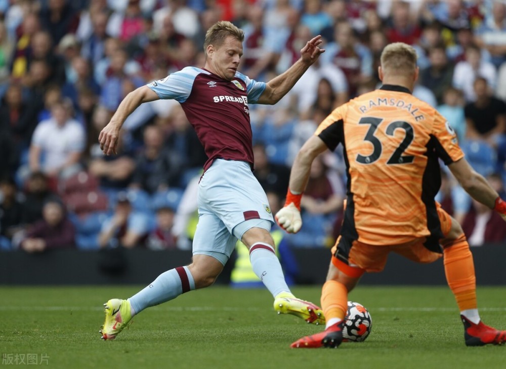 阿森纳主场告捷,伯恩利惨失壮志 阿森纳主场告捷,伯恩利惨失壮志