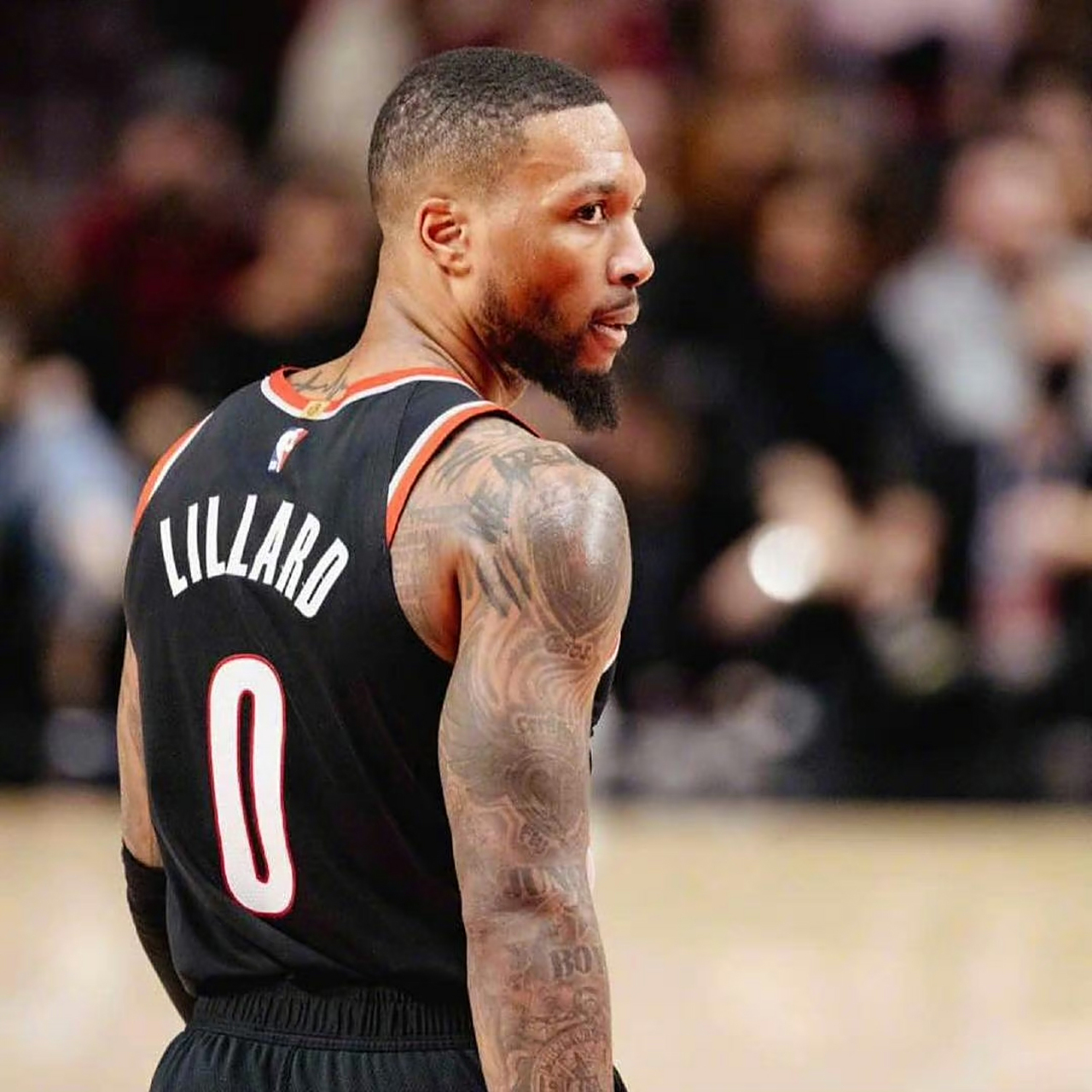 开拓者主场击败马刺,利拉德季后赛表现出色 开拓者主场击败马刺,利拉德季后赛表现出色