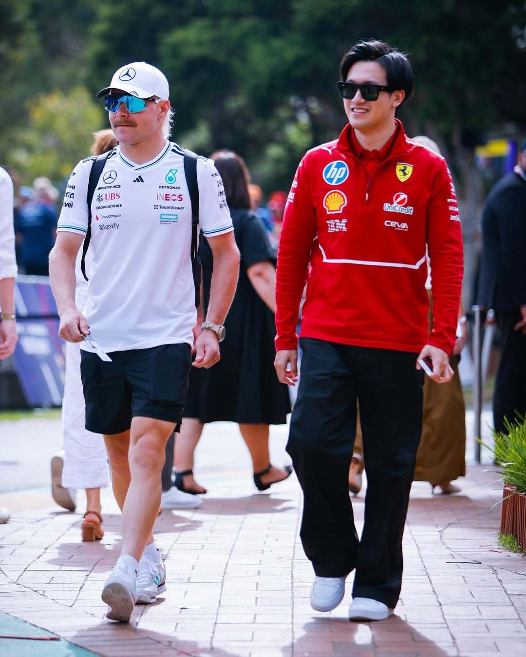 包含红牛车队完胜梅赛德斯，周冠宇高光表现的词条